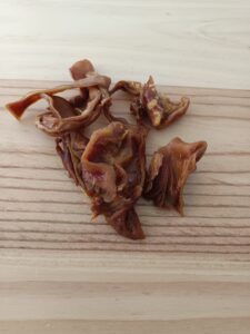 Tiras de oreja de cerdo natural deshidratadas para perros