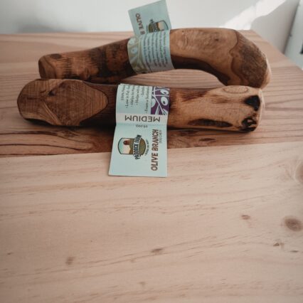 Palo de Olivo para Perros – Mordedor Natural, Seguro y Duradero