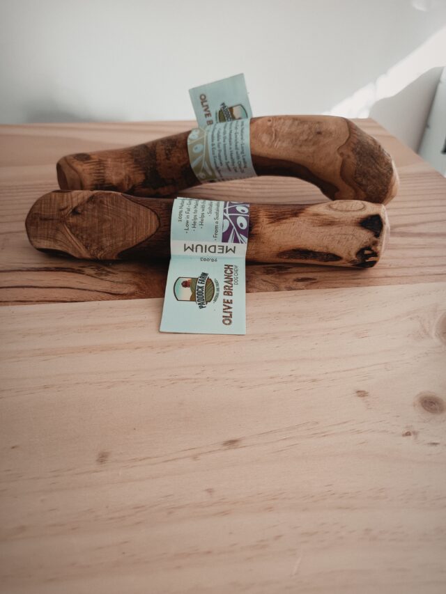 Palo de Olivo para Perros – Mordedor Natural, Seguro y Duradero