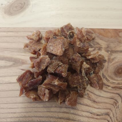 Cubos de pollo 100 % natural en formato 100 g, snack saludable y rico en proteínas para perros y gatos